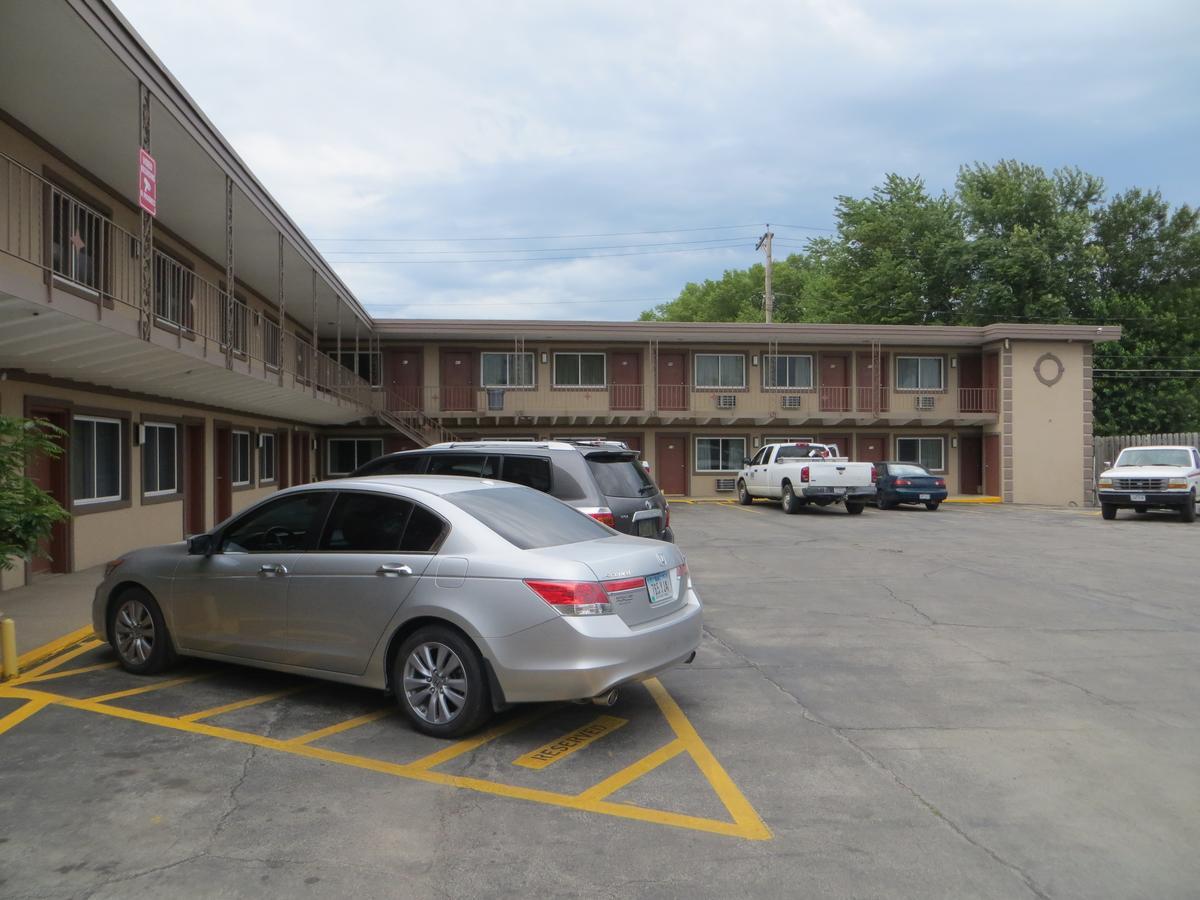 Deluxe Inn/Extended Stay - Council Bluffs Carter Lake エクステリア 写真